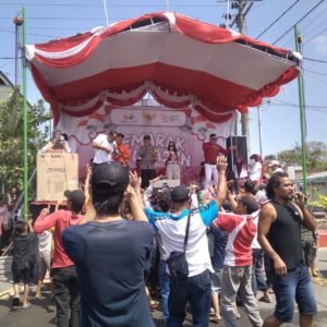Bhabinkamtibmas Polsek Gampengrejo Pam Senam Sehat Berhadiah di Desa Ngebrak