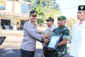 Kapolres Kediri Kota Beri Penghargaan Kepada Personel Berprestasi, Paskibraka Kota Kediri dan Tokoh Masyarakat