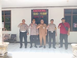 Kapolsek Mojoroto Kota Kediri laksanakan sambang kamtibmas di kantor kelurahan Lirboyo