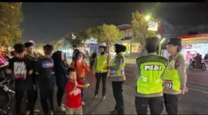 Polwan Polres Kediri Patroli Malam Minggu  Ciptakan Situasi Aman dan Kondusif