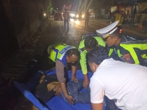 Gercep Kasatlantas Polres Kediri Kota Datangi dan Olah TKP Laka Tunggal