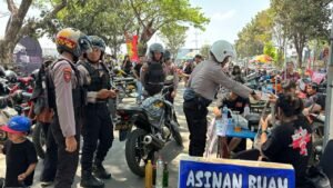 Tim Patroli Presisi Samapta Sita Puluhan Botol Ciu di Acara Kontes Kediri Scooter Festival (KSF)