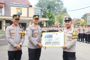 Berkinerja Baik dan Rajin Beribadah, Dua Personel Dapat _Reward_ Paket Umroh dari Kapolres Kediri Kota