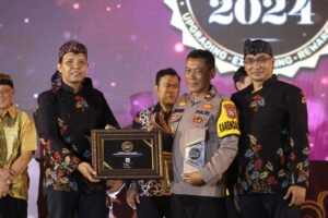 Inspiratif, Kabag Ops Polres Kediri Kota Raih Penghargaan Jawa Pos Radar Kediri Award 2024