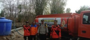 Polres Nganjuk Salurkan Bantuan Air Bersih di Tengah Krisis Kemarau Panjang