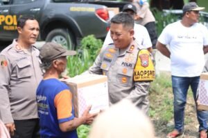 Polres Blitar Kota Peduli, Beri Bantuan Sosial Kepada Korban Puting Beliung