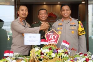 Tingkatkan Sinergisitas TNI-Polri, Polres Kediri Kota Beri Kejutan di Hari Ulang Tahun Ke-79 TNI