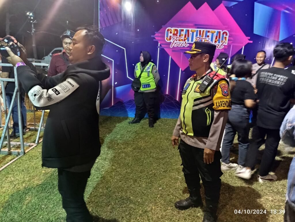 Pimpin Pengamanan Konser Musik Bertajuk “ CREATIVETAG Tour Festival “, Kabag Ops Polres Kediri Kota : Bekerja Sesuai SOP dan Humanis