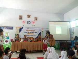 Personel Polsek Nganjuk Kota Sosialisasi Stop Bullying di SDN 1 Kartoharjo atas Inisiasi Kapolres Nganjuk