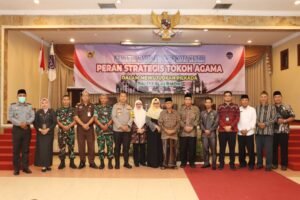 Kapolres Kediri Kota Bersama Ketua Umum Majelis Ulama Indonesia ikuti Seminar Nasional FKUB Kota Kediri Dalam Rangka Wujudkan Pilkada Kota Kediri Aman dan Damai