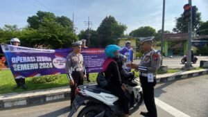 Tekan Angka Laka Lantas,Satlantas Polres Kediri Edukasi Pada Pengguna Jalan Akan Pentingnya Tertib Berlalu Lintas