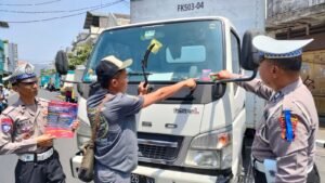 Operasi Zebra, Satlantas Polres Kediri Kota Edukasi Masyarakat tentang Tata Tertib Berlalu Lintas di Jalan