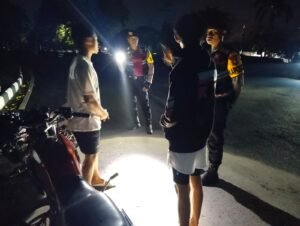 Jaga Kondusifitas Di Tahun Politik, Sat Samapta Polres Kediri Kota Bubarkan Pesta Miras, Motor Tanpa Dokumen Sah Ikut diAmankan