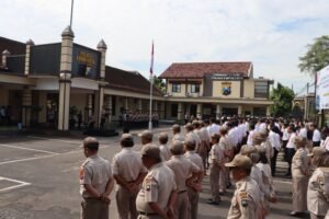 Kapolres Kediri Kota Pimpin Apel Bersama Untuk Tekankan & Tegaskan Netralitas Seluruh Personel Polri Pada Pilkada 2024