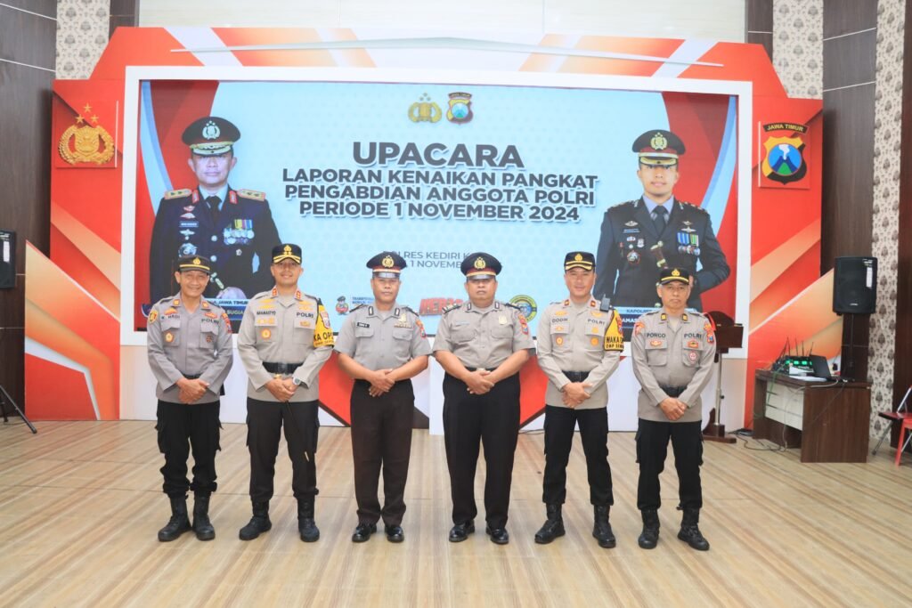 Kapolres Kediri Kota Pimpin Upacara Kenaikan Pangkat Pengabdian 