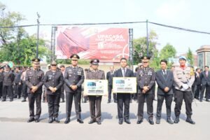 Kapolres Kediri Kota Berikan Reward Paket Umrah Kepada Dua Personel di Momen Hari Pahlawan
