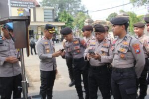 Polres Kediri Kota Adakan Pengecekan HP Anggota Usai Apel, Pastikan Tak Gunakan Aplikasi Judol