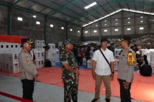 Kapolres Kediri Kota Bersama Dandim 0809 Kediri Cek Kesiapan Logistik Pilkada 2024 di Gudang KPU