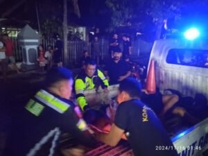 Luar Biasa ! Kesigapan Kabag Ops Polres Kediri Kota Dalam Membantu Korban Laka Lantas Tunggal