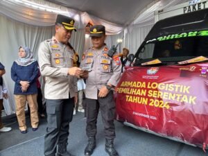 Polisi Kawal Pendistribusian Logistik Pilkada 2024 di Kota Kediri