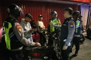 Sasar Titik Kumpul Remaja, Polres Mojokerto Kota Gelar Patroli Cipta Kondisi Jelang Tahap Pemungutan Suara