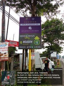 PEDULI KESELAMATAN BERLALULINTAS  THE HERMAWAN VILLAGE PASANG BANNER HIMBAUAN KESELAMATAN