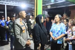 Kapolres Kediri Kota Bersama PJ Walikota Kediri Takziah Ke Alm Anggota Linmas