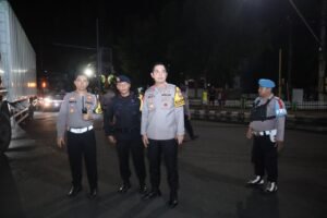 Polres Situbondo Bersama TNI Gelar Patroli Pasca Hasil Quick Count, Antisipasi Gesekan Antar Pendukung Paslon