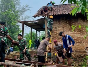Polres Pacitan, BPBD dan TNI Gerak Cepat Atasi Dampak Bencana Alam di Tengah Cuaca Ekstrem