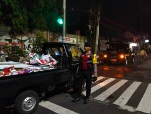 Sat Samapta Polres Kediri Kota Laksanakan Pendampingan Pembersihan APK Memasuki Masa Tenang