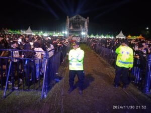 Pimpin Pengamanan Konser Musik di Tirtoyoso Park, Kabag Ops Polres Kediri Kota  : Bekerja Sesuai SOP dan Humanis