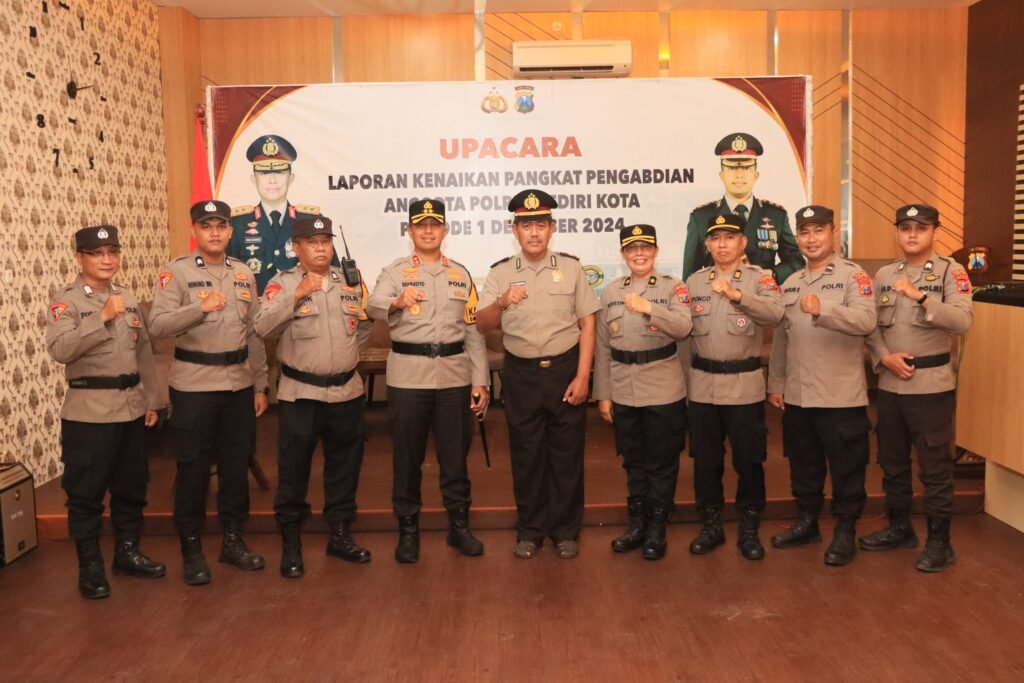 Kapolres Kediri Kota  Pimpin Upacara  Kenaikan Pangkat  Pengabdian
