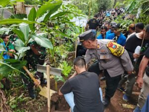 Sinergitas Polres Lumajang Bersama TNI dan Forkopimda Lakukan Penghijauan di Sumber Klerek Gucialit