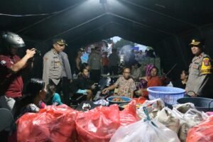 Polres Mojokerto Kota Dirikan Posko Tanggap Bencana dan Beri Bantuan Sembako untuk Warga Terdampak Banjir