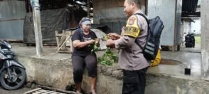 Polisi Kediri Sambang Pasar dan Pantau Harga Sembako Menjelang Nataru