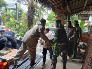 Sinergitas Polres Ponorogo bersama TNI dan BPBD Dirikan Dapur Umum untuk Warga Terdampak Banjir