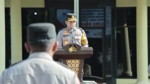 Polres Nganjuk Gelar Upacara Kenaikan Pangkat dan Penghargaan untuk Anggota Berprestasi