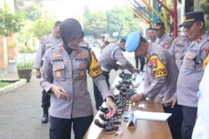 Wakapolres Kediri Pimpin Pengecekan Senpi Rutin Jelang Nataru
