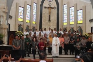 Kapolres Kediri Kota Bersama Jajaran Forkopimda Kunjungi Sejumlah Gereja Pastikan Natal Aman dan Kondusif