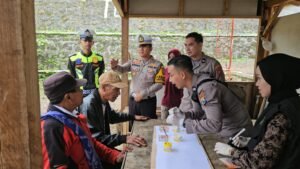 Polres Probolinggo Tes Urine Sopir Jeep dan Bus Wisata Untuk Keamanan Wisatawan Bromo