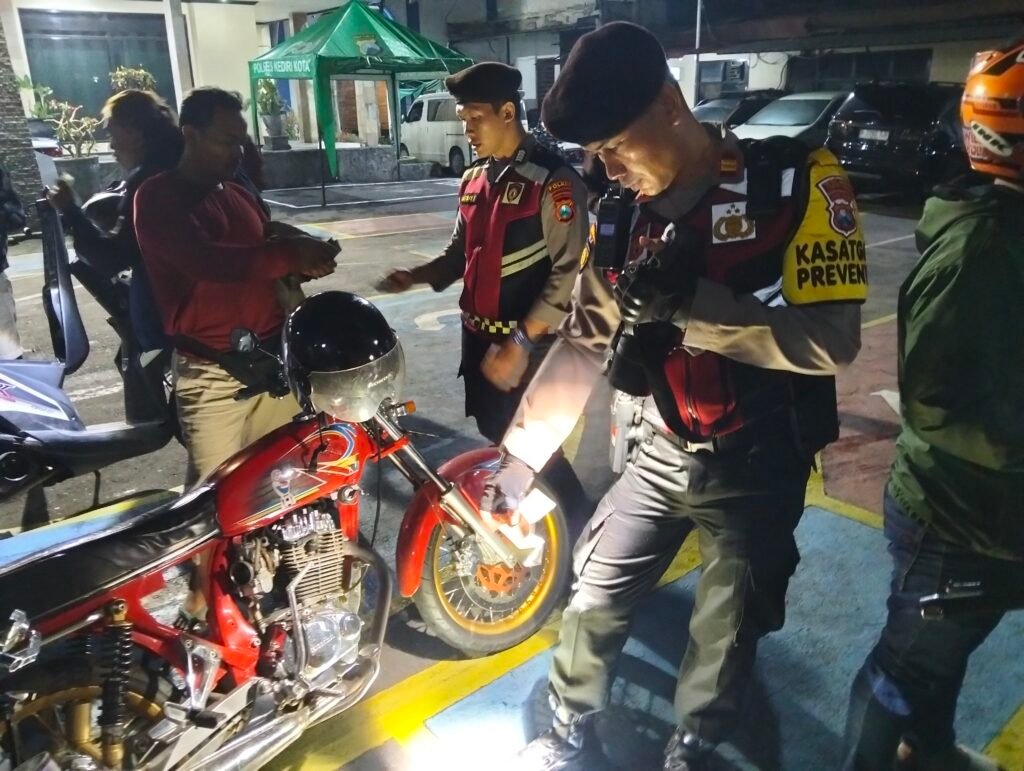 Tekan Peredaran Barang Terlarang dan Tindak Kriminalitas,Polres Kediri Kota Gencarkan Operasi Cipta Kondisi