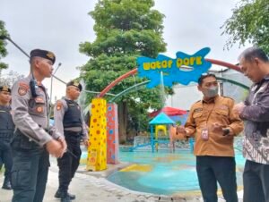 Patroli Sat Samapta Polres Kediri Kota bersama Dinas Pariwisata Kota Kediri Cek Kelaikan Fasiltas Tempat Wisata Pada liburan Nataru 2024 / 2025