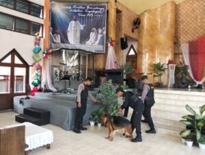 Sat Samapta Polres Kediri Kota  Melaksanakan Sterilisasi 6 Gereja Dengan Menggunakan K9