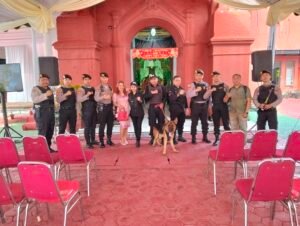Pastikan Keamanan Perayaan Natal,Sat Samapta Polres Kediri Kota Kembali Sterilisasi Gereja-gereja Dengan Anjing Pelacak