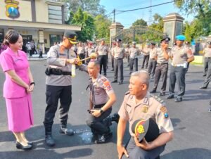 Kapolres Kediri Kota Pimpin Upacara Korp Raport Kenaikan Pangkat 91 Anggota Polri dan ASN