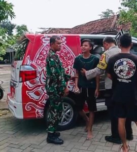 Bhabinkamtibmas Desa Klurahan dan Gepenta Evakuasi Warga ODGJ ke RS Menur Surabaya