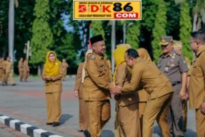 Pimpin Apel Perdana Awal Tahun 2025, Bupati Gresik Tegaskan Kepada ASN Untuk Tingkatkan Layanan Kepada Masyarakat
