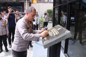 Kapolres Blitar Bersama Bupati Resmikan Mal Pelayanan Publik “Prabu Hayam Wuruk