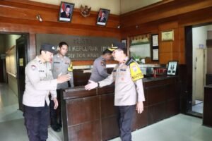 Kunjungi Polsek Kras, Wakapolres Kediri Tinjau Fasilitas Pelayanan Kepada Masyarakat
