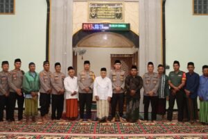 Kapolres Kediri Kota Sholat Subuh Keliling, Perkuat Kebersamaan Dengan Warga